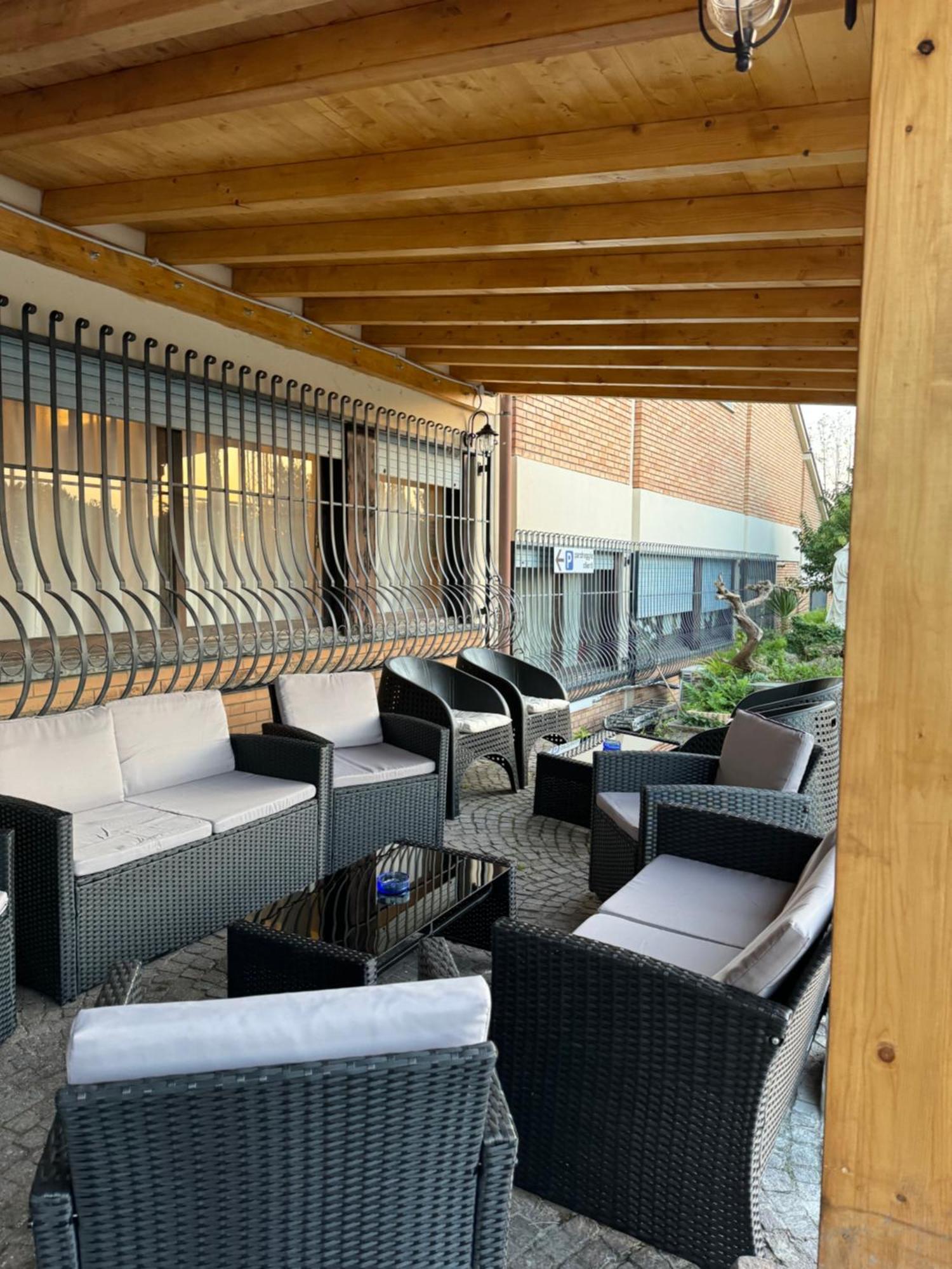Oasi Santa Rosa Hotel Rome Exterior photo